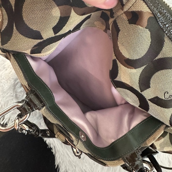 Coach Chelsea Green Camoflauge Emerson
#mcbling #y2k #grunge #alternative #emo - Picture 5 of 9